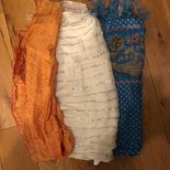 Scarfs - Picture 1 of 1